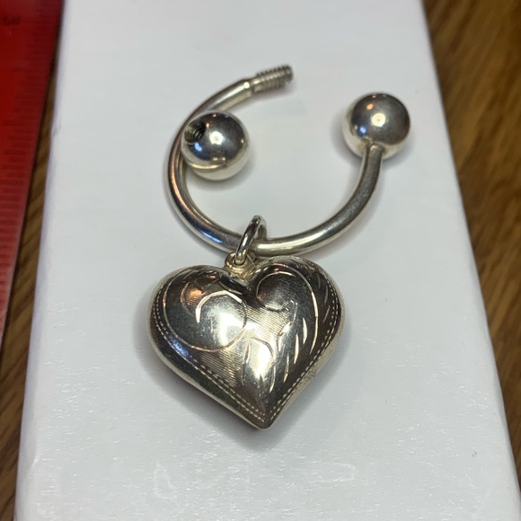 Elegant Silver Heart Pendant keychain holder with screw off ball. Marked/tested - Picture 3 of 7